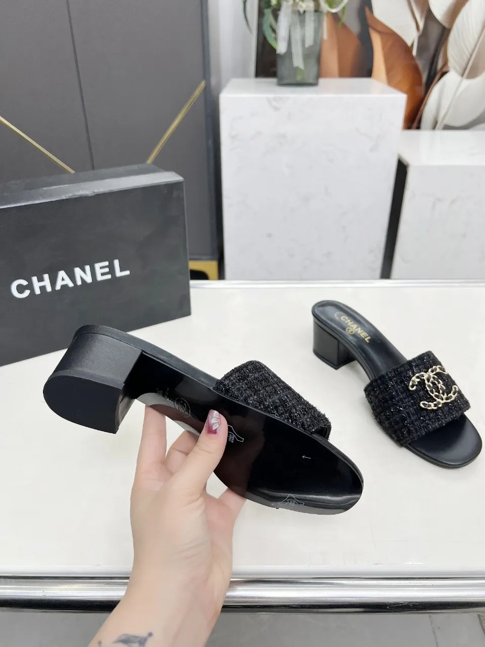 👟👟Ex-factory price 380👟👟 Genuine leather sole +30 chanel Chanel 2024 new slippers🔥🔥 Official website counter, fabric sheepskin, lining sheepskin, foot pad goatskin, 3 colors optional, size 35-42, genuine leather sole +30